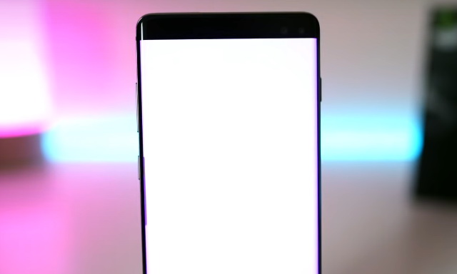 How to hide the Galaxy S10 camera cutout notch